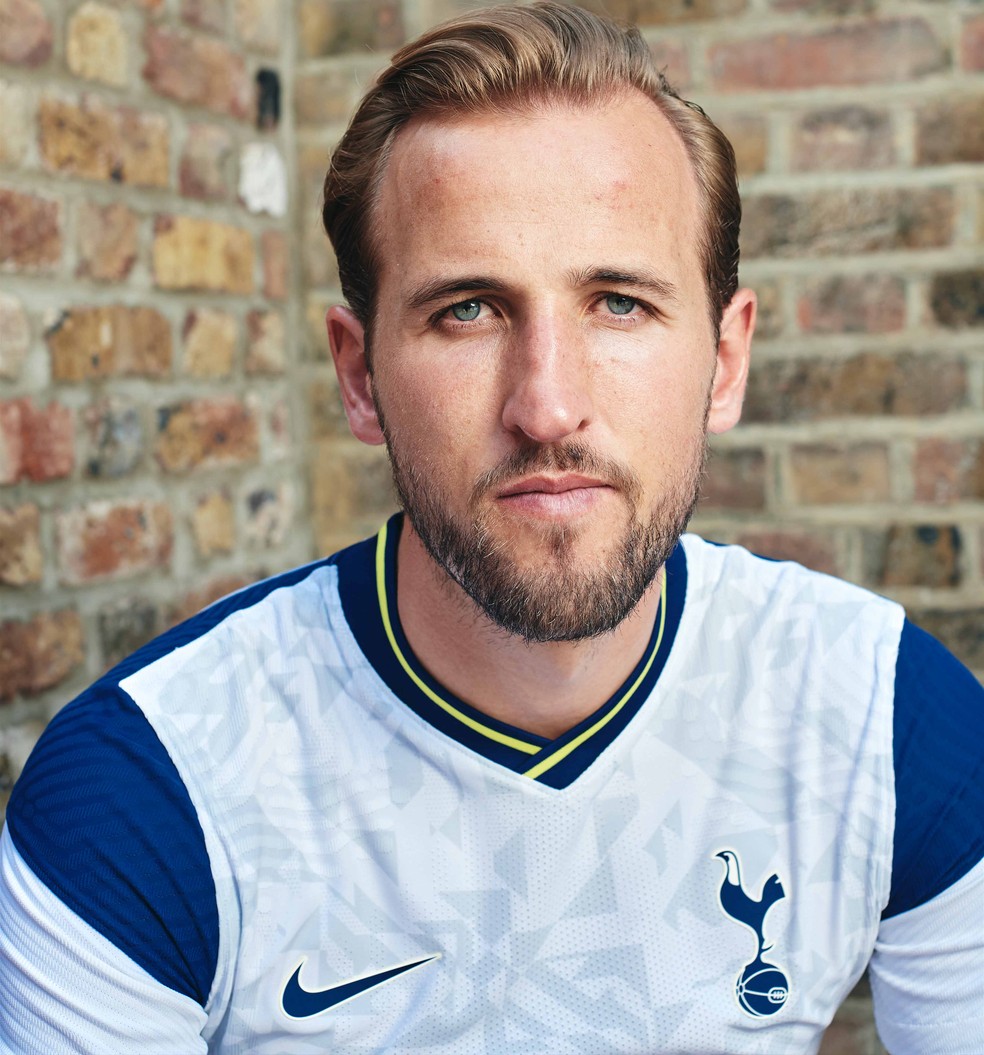 Harry Kane com o novo uniforme dos Spurs &mdash; Foto: Divulga&ccedil;&atilde;o