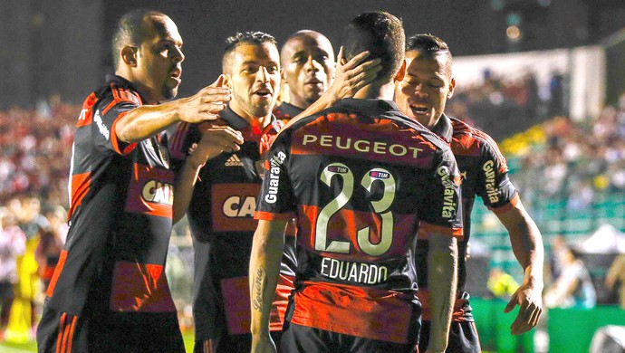 Flamengo comemora gol contra o Figueirense (Foto: Thiago Pedro / Agência estado)