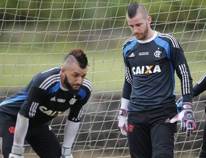 Jornalista elogia Muralha, mas vê PV em vantagem na briga por vaga no Fla