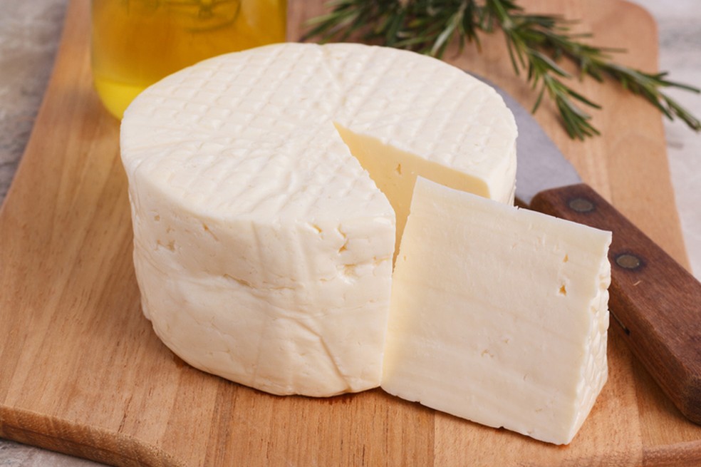 Como fazem consumo de leite e derivados, ovolactovegetarianos podem incluir queijos nos lanches e café da manhã para ingestão de aminoácidos essenciais — Foto: iStock Getty Images