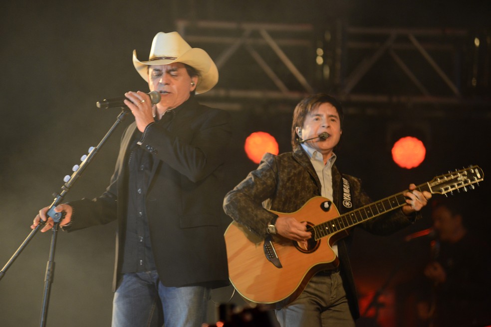 Chitãozinho & Xororó fazem show no Rodeio de Jaguariúna — Foto: Júlio César Costa/G1