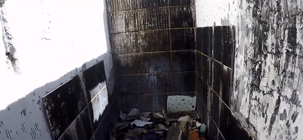 Jorge Tobias teve a casa inteira destruída em um incêndio em novembro do ano passado, em Piraquara — Foto: Reprodução/RPC