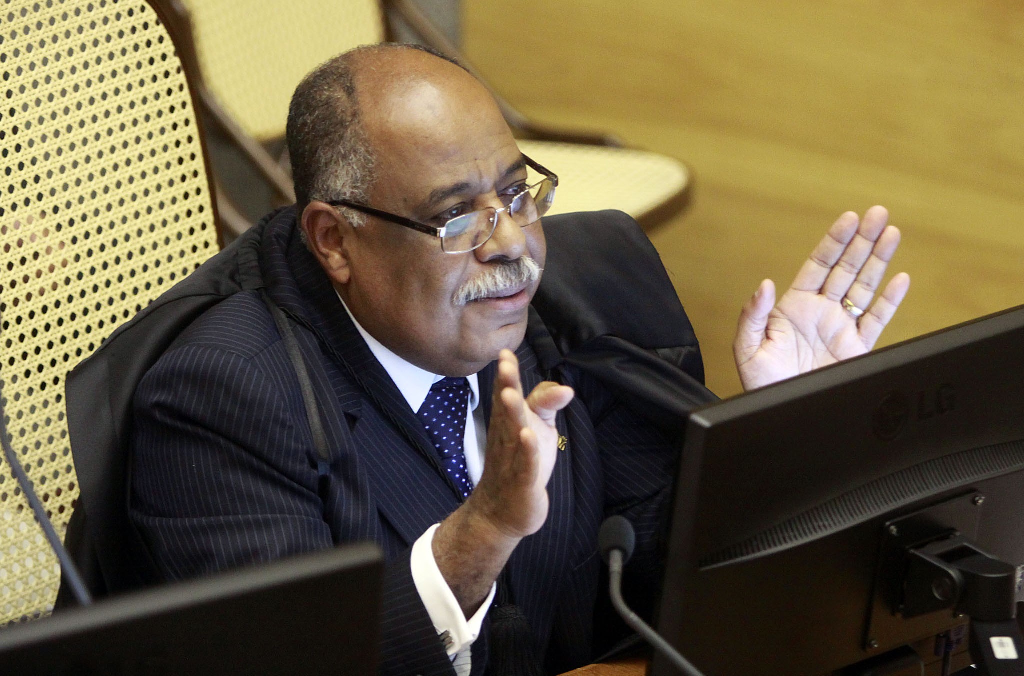 Ministro do TSE pede a empresas informações sobre mensagens com ameaças a STF e apoio a Bolsonaro