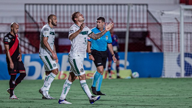 Rafael Moura comemora gol