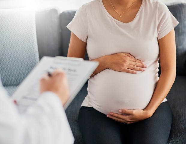 Grávida no consultório médico (Foto: Getty Images)