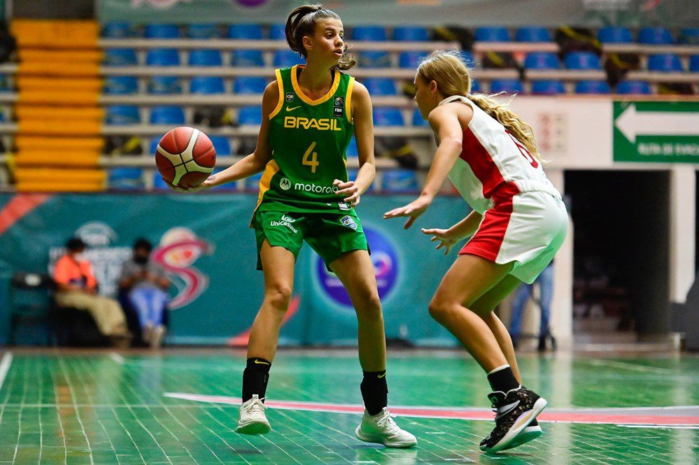 Atleta de Araçatuba se destaca no basquete e veste a camisa da seleção brasileira; conheça a história de Marcella Prande