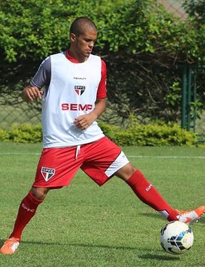 São Paulo negocia renovação com lateral xodó de Juvenal Juvêncio