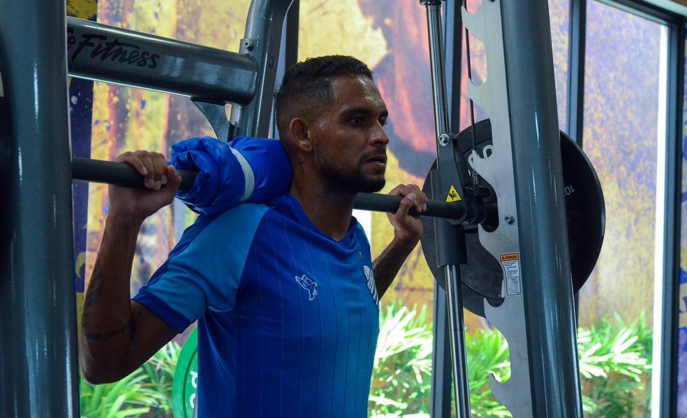 Vitor Costa é o titular da lateral esquerda do CSA — Foto: Augusto Oliveira/Ascom CSA