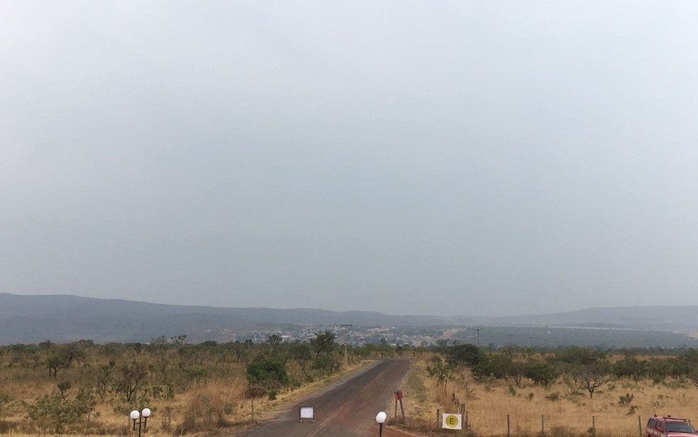 Tempo está encoberto na região da Chapada dos Veadeiros após pancadas de chuva (Foto: Vitor Santana/G1)