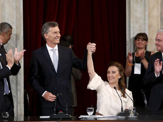 Macri e sua vice Gabriella Michett após o juramento como presidente e vice-presidente nesta quinta-feira (10) no Congresso (Foto: REUTERS/Andres Stapff)