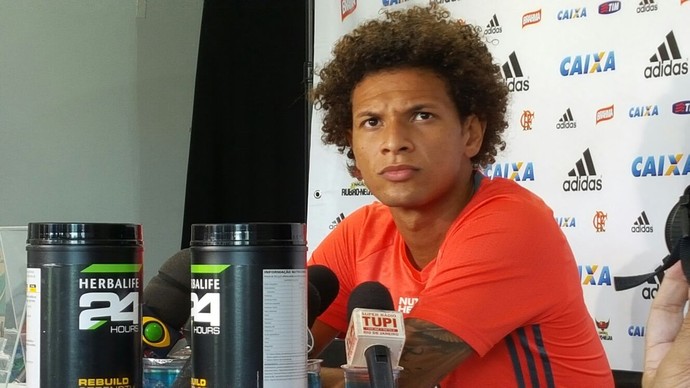 Foi um jogo até o primeiro gol e outro depois, diz Willian Arão após goleada