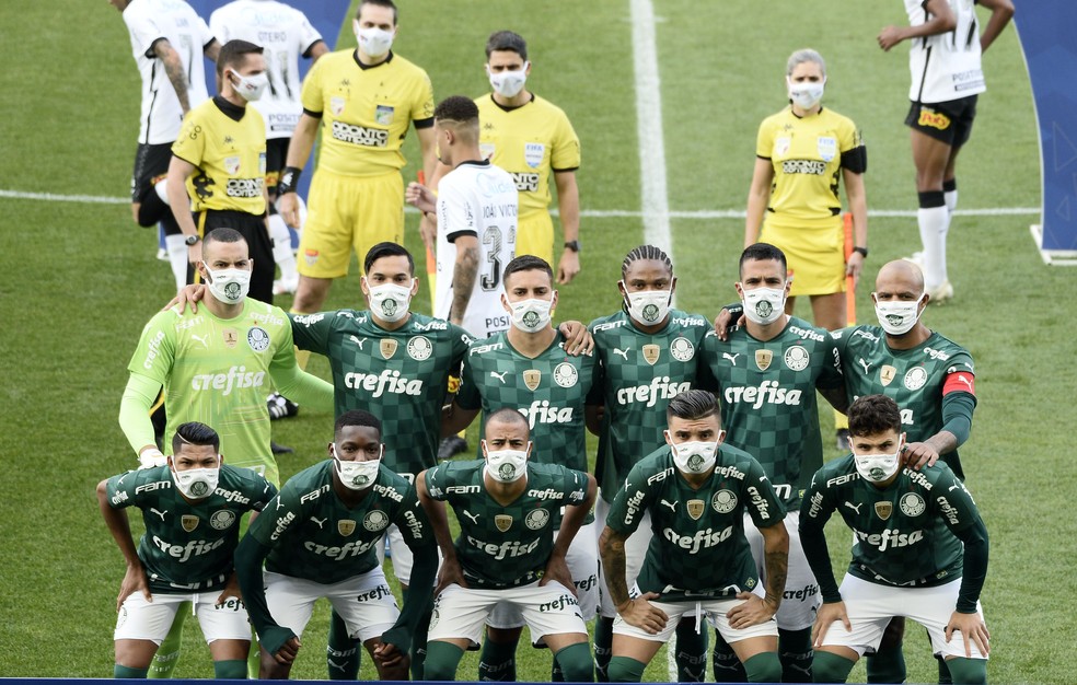 Palmeiras posado antes do jogo contra o Corinthians — Foto: Marcos Ribolli