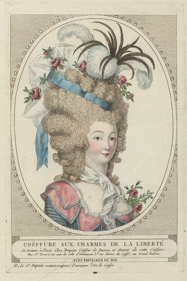 Woman with frizzy hair clipped up high where a cap sits with ribbons, roses and various types of springs by French hairdresser Depain. The bodice has a low neckline, a double collar and a scarf round the neck. Part of the series, Coiffures de Depain, 1790. Troisième suite de la période révolutionnaire. Etching, engraving (printing process) hand colours (Foto: Rijksmuseum)