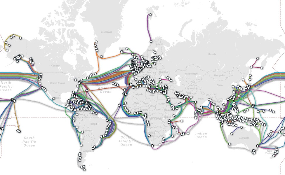 Os cabos percorrem 1,3 milhão de km ao redor do planeta (Foto: Telegeography via BBC News)