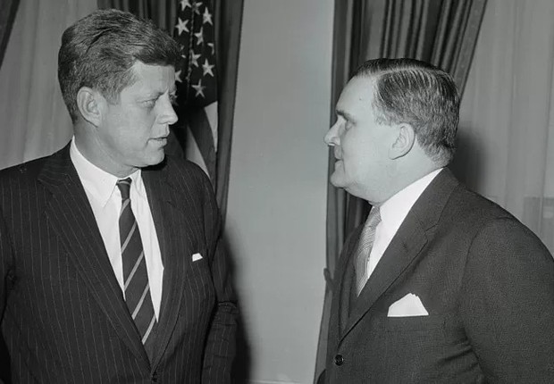 John Kennedy e James E. Webb na Casa Branca (Foto: GETTY IMAGES via BBC Brasil)