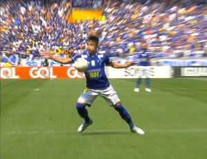 Willian se defende após gol polêmico no Mineirão: Bateu no meu ombro