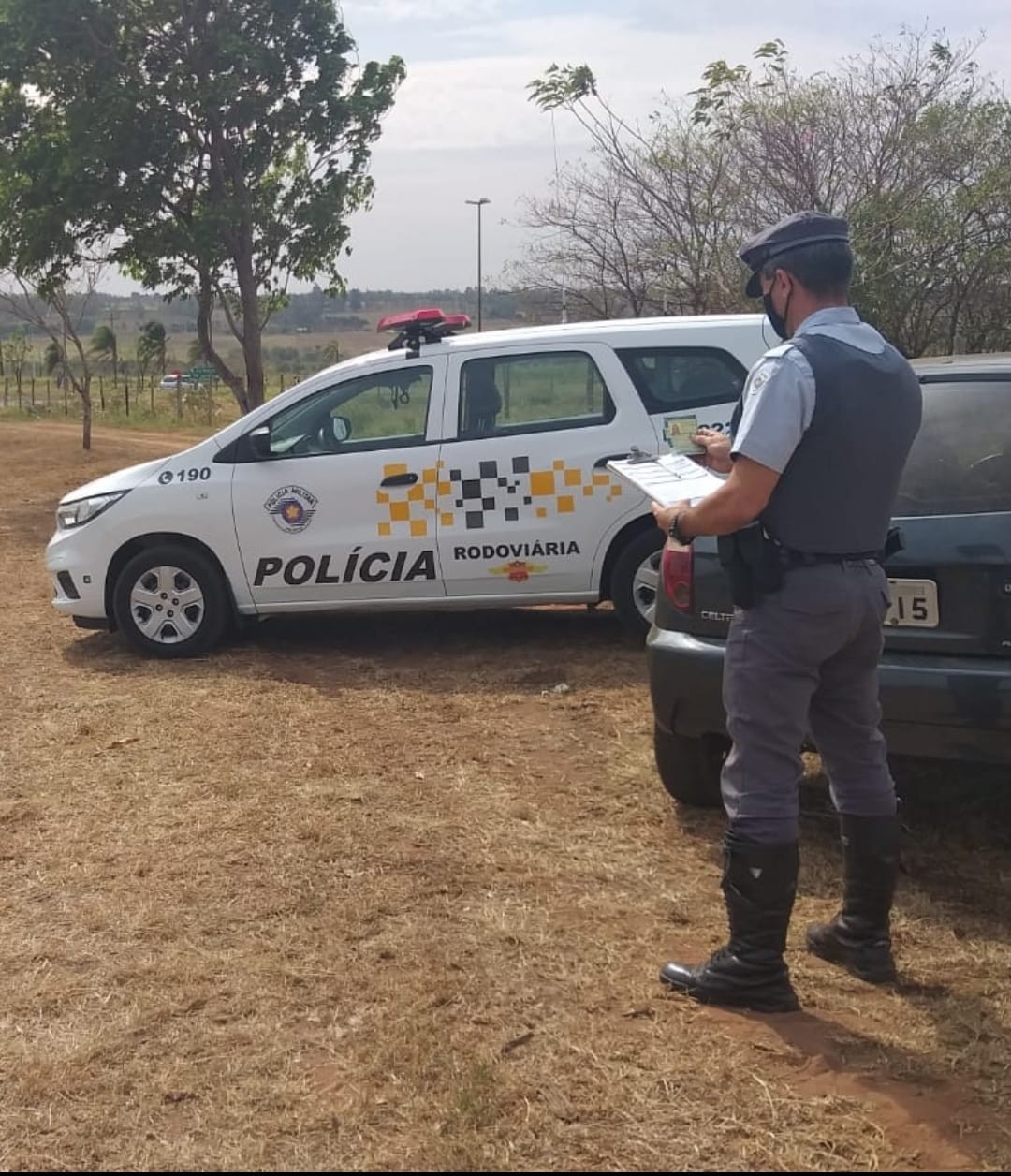 Polícia Rodoviária flagra mulher com CNH falsa na Rodovia Euclides de Oliveira Figueiredo, em Teodoro Sampaio