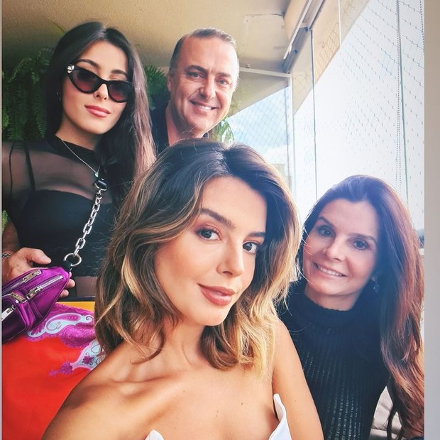 Giovanna Lancellotti curte dia em família (Foto: reprodução/Instagram)