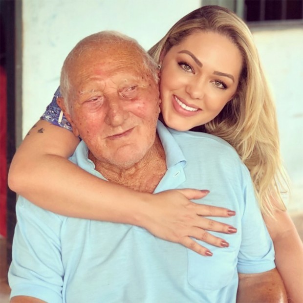 Tânia Mara e o avô, Sebastião (Foto: Reprodução / Instagram)