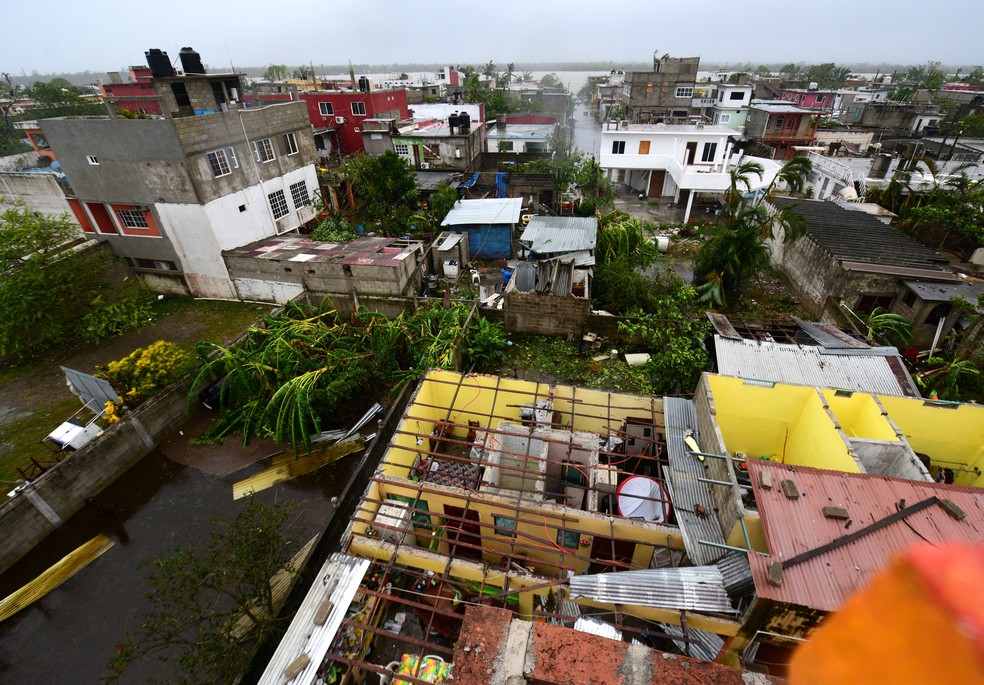 Estragos do Furacão Grace, em Tecolutla, no México, neste sábado (21). — Foto: REUTERS/Oscar Martinez