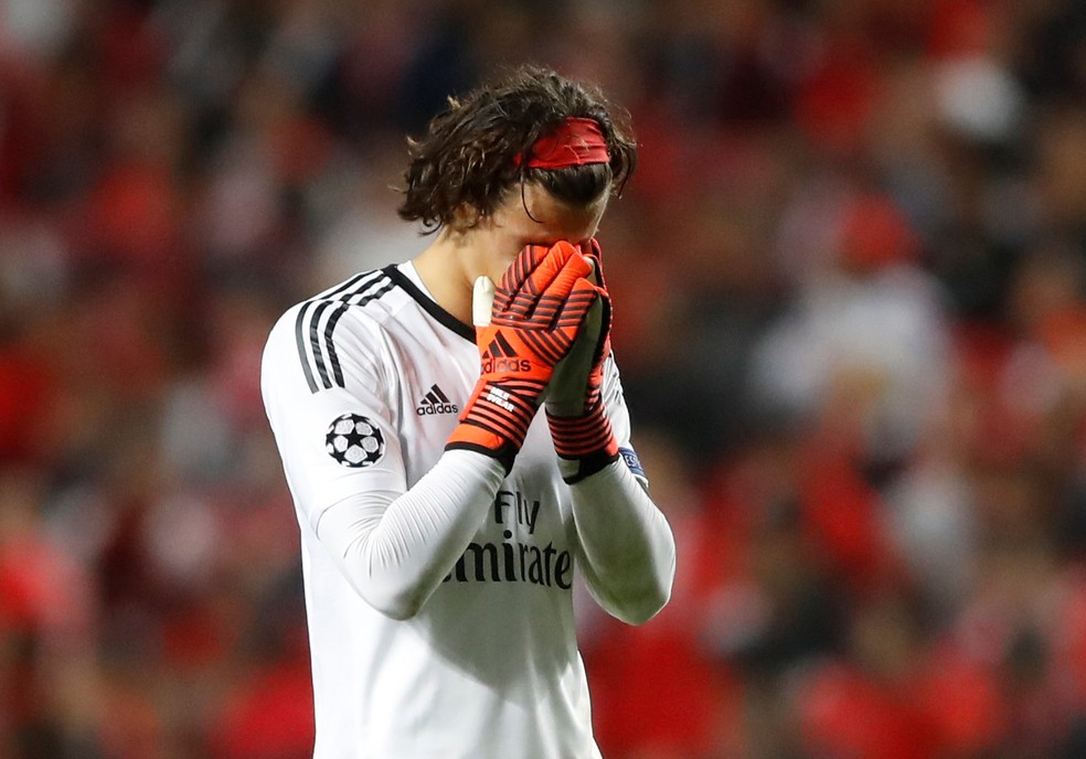 Svilar lamenta gol sofrido pelo Benfica contra o Manchester United (Foto: Reuters)