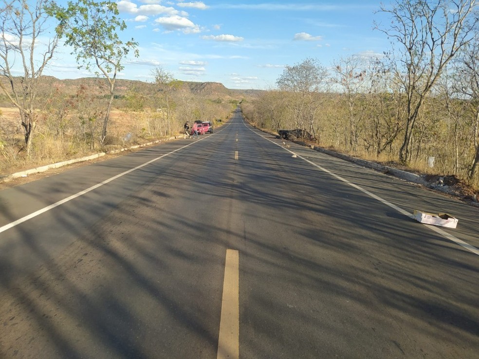 As vítimas, que sofreram lesões leves, foram socorridas pelo SAMU — Foto: Polícia Rodoviária Federal (PRF)