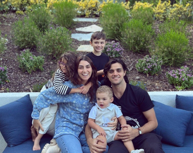Simas com a família  (Foto: Reprodução Instagram )