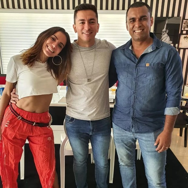 Anitta com Renan Machado e Felipe Terra (Foto: Reprodução/Instagram)