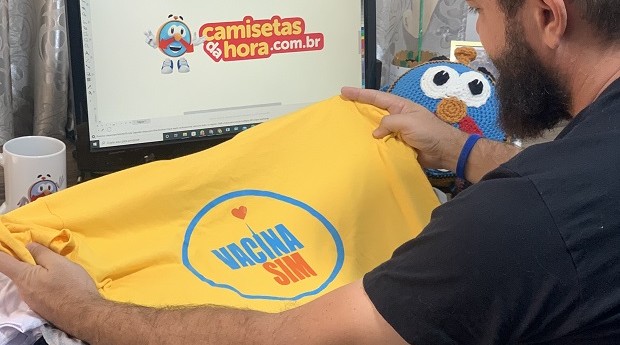 Franquia Camisetas da Hora: franqueado pode trabalhar de casa, vendendo camisetas pela internet (Foto: Divulgação)