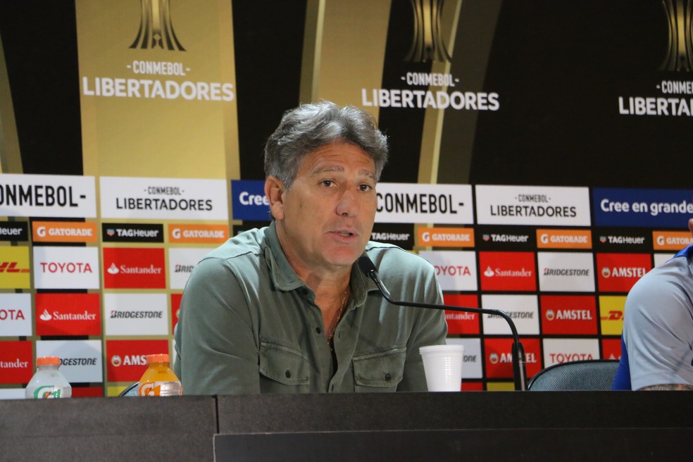 Renato GaÃºcho mostra-se orgulhoso pelo rendimento da equipe (Foto: Eduardo Moura)