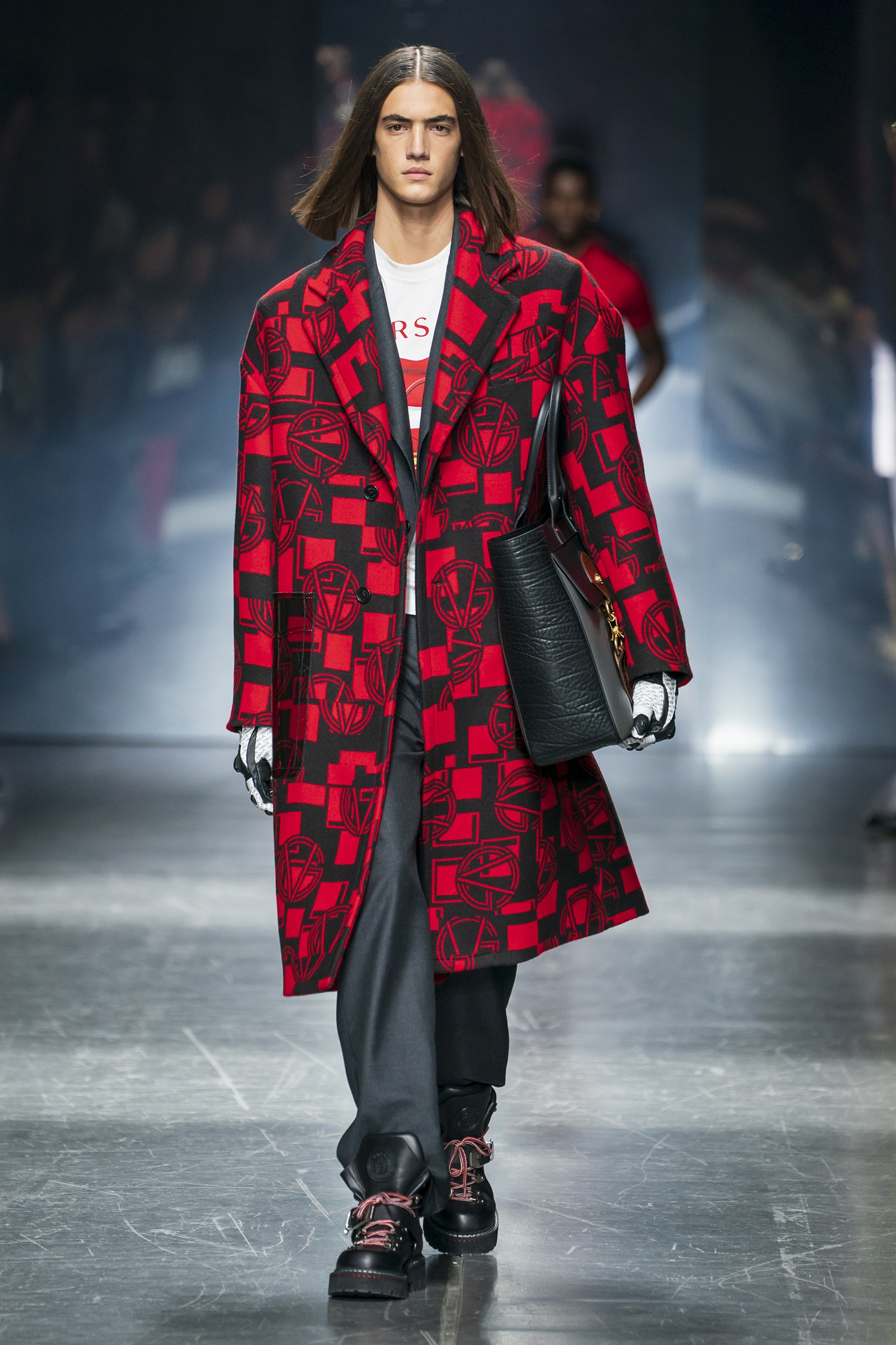 Versace | Inverno 2019 masculino | Milão | Desfiles | Vogue