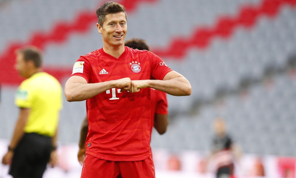 Lewandowski terminou o Campeonato Alemão com 34 gols — Foto: Getty Images