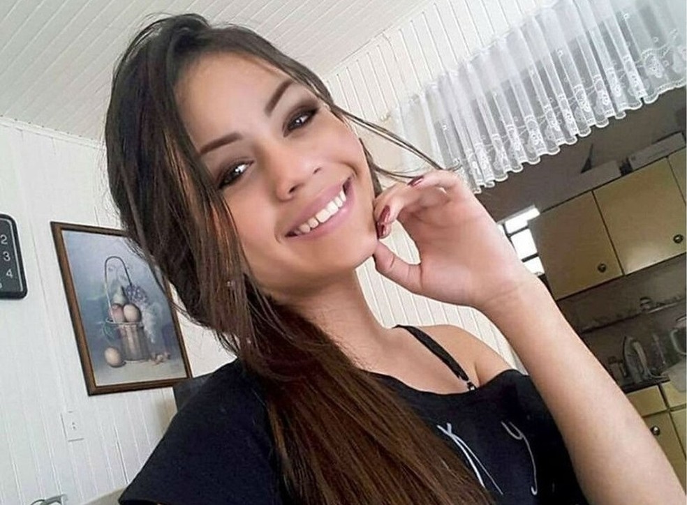 Isabelly Cristine Santos, de 14 anos, foi assassinada no litoral do Paraná — Foto: Reprodução/Facebook