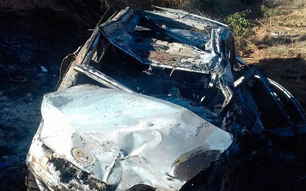 Homem que dirigia o carro também morreu no acidente (Foto: Weslei Santos/Blog Sigi Vilares)