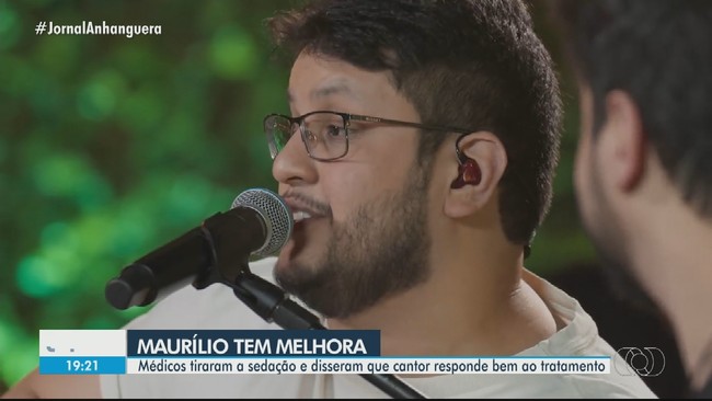 Cantor Maurílio segue melhorando e deve começar a ser alimentado por sonda