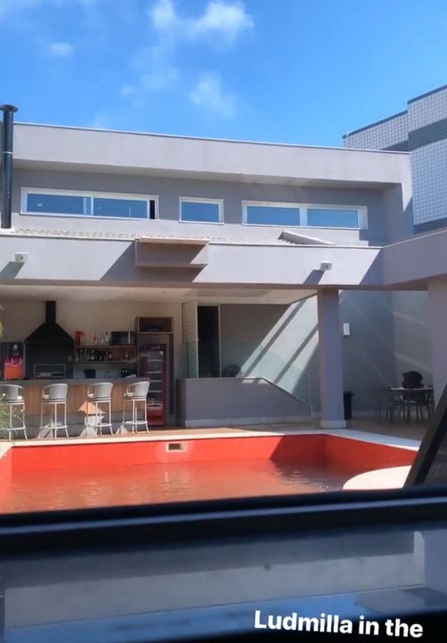 Ludmilla mostra a área externa da sua casa (Foto: Reprodução/Instagram)