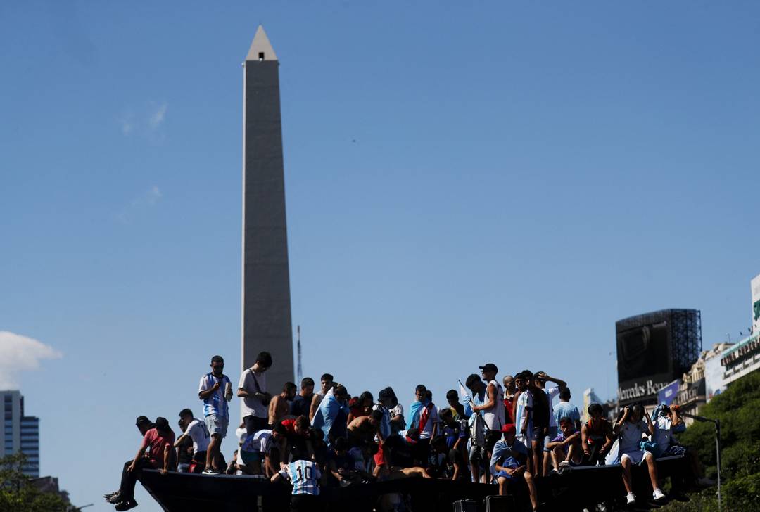 Torcida da Argentina no Obelisco na festa do tri da Copa do Mundo