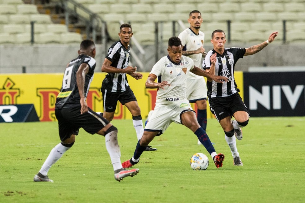 Treze já conseguiu ser competitivo na temporada, mas já mostrou que deve alternar altos e baixos — Foto: Thiago Gadelha