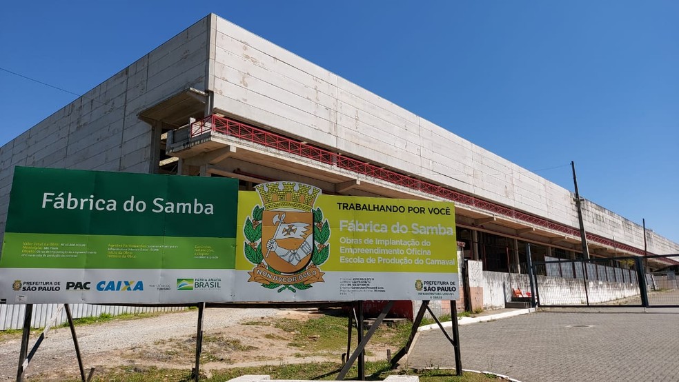 Faixada da Fábrica do Samba, na Barra Funda, Zona Oeste de São Paulo, que terá as obras retomadas pela Prefeitura de São Paulo após cinco anos de atraso. — Foto: Rodrigo Rodrigues/G1