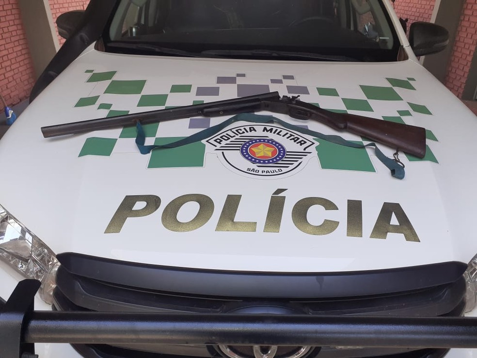 Espingarda calibre 38 foi localizada em um assentamento — Foto: Polícia Ambiental