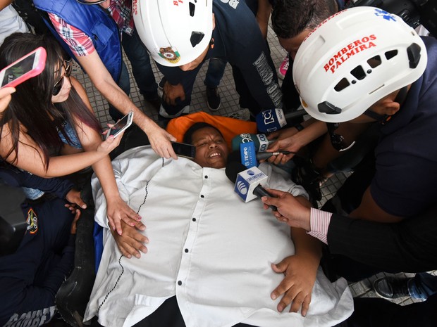 A fundação Gorditos de Corazón ajudou na operação para tirar Morales de casa (Foto: AFP Photo/Luis Robayo)