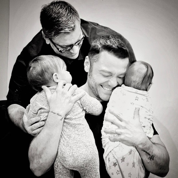 Tiziano Ferro e Tiziano Ferro são pais de  (Foto: Reprodução/Instagram)