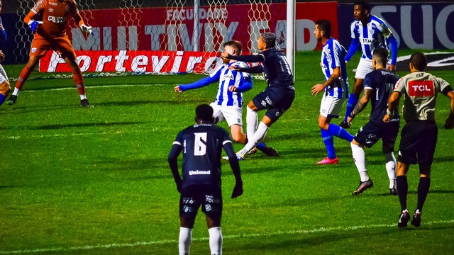 Avaí venceu o Remo na Ressacada