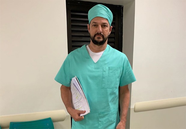 Marcelo Serrado interpreta médico em novo trabalho no cinema (Foto: Reprodução/Instagram)