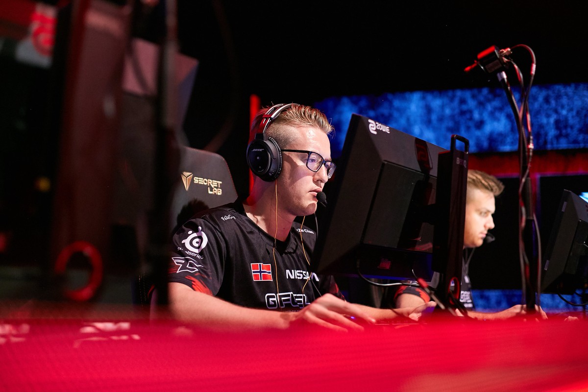 CS:GO: Galinha bloqueia flashbang em duelo entre FaZe e Heroic; veja ...