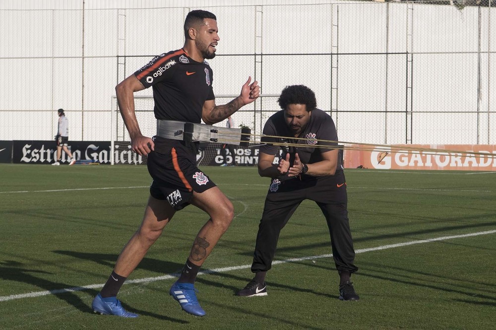 Com reforços no ataque, Corinthians relaciona 23 jogadores para o Dérbi