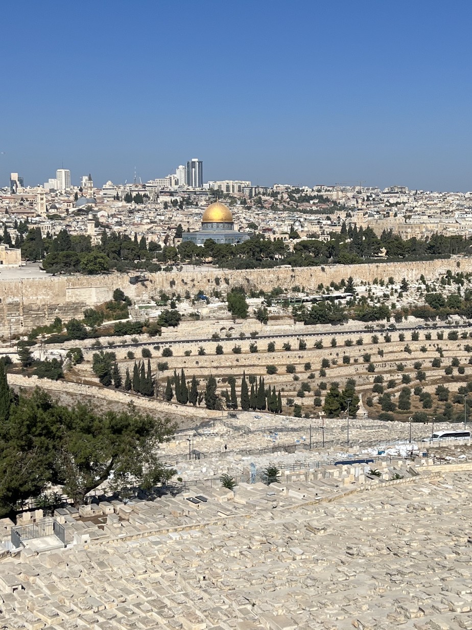 Jornada: Camilla Guebur leva você em uma viagem espiritual por Jerusalém e pelos desertos sagrados