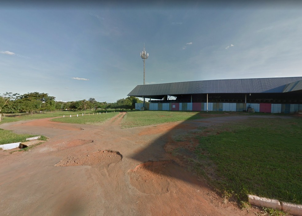 Estacionamento do Pavilhão de Exposições do Parque da Cidade, próximo a local onde corpo foi encontrado — Foto: Google/Reprodução