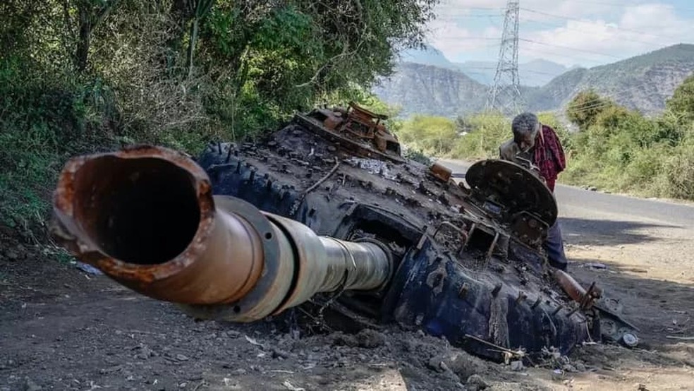 Destroços de tanque na Etiópia após ataque de drone: arma já tem sido usada em conflitos regionais — Foto: Getty Images via BBC