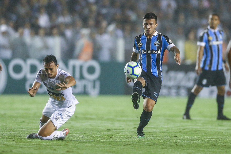 Matheus Henrique volante Gr&ecirc;mio &mdash; Foto: Lucas Uebel/Gr&ecirc;mio
